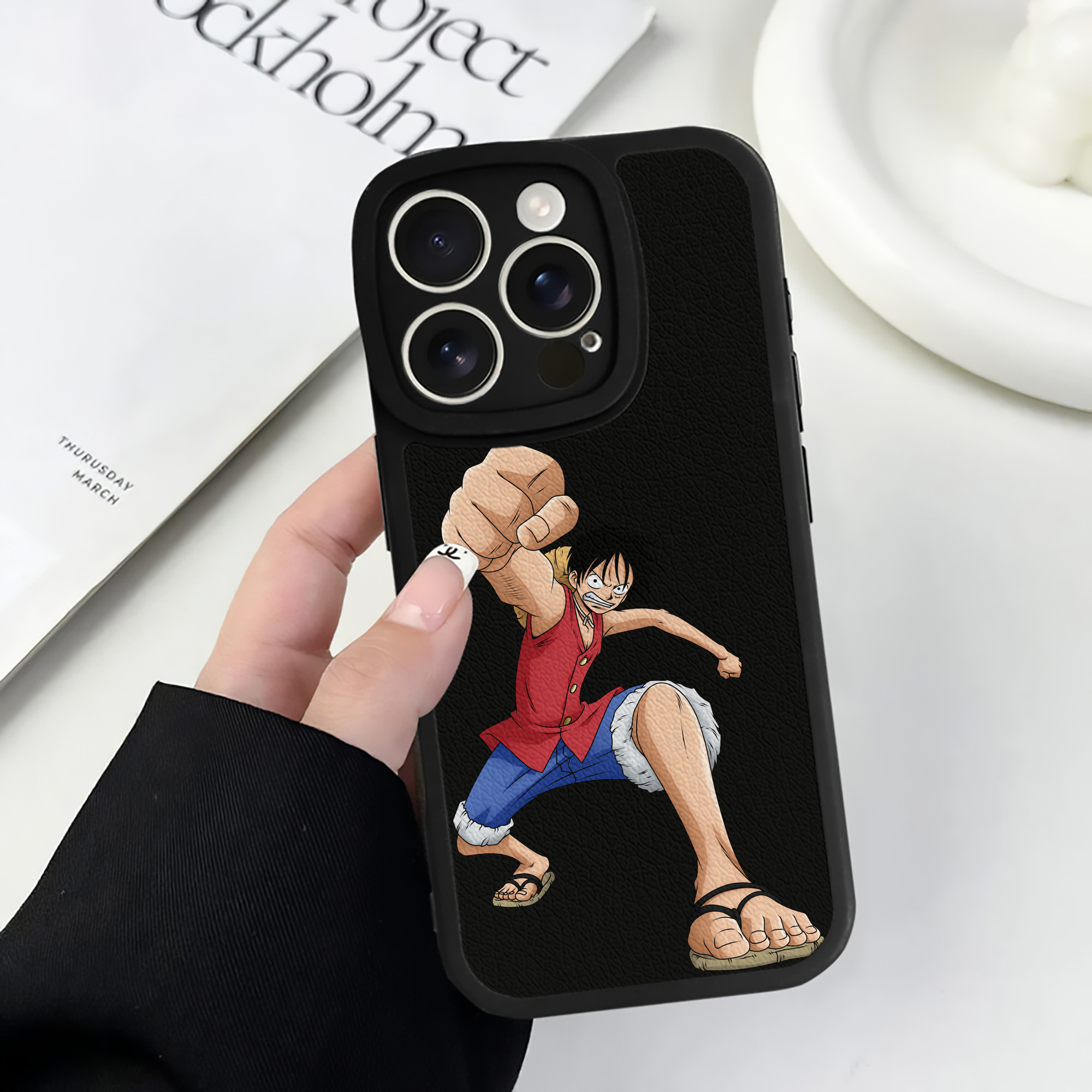（画像用） ワンピース モンキー・D・ルフィ ONE PIECE Monkey D. Luffy 【iPhone 16シリーズ対応】シリコンスマホケース（レザー調） 材質：シリコン